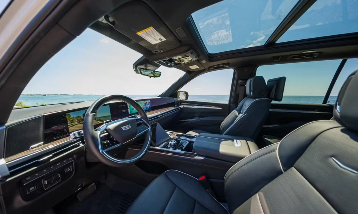 Cadillac Escalade ESV Premium Luxury 2025 — vehicle gallery, photo 17