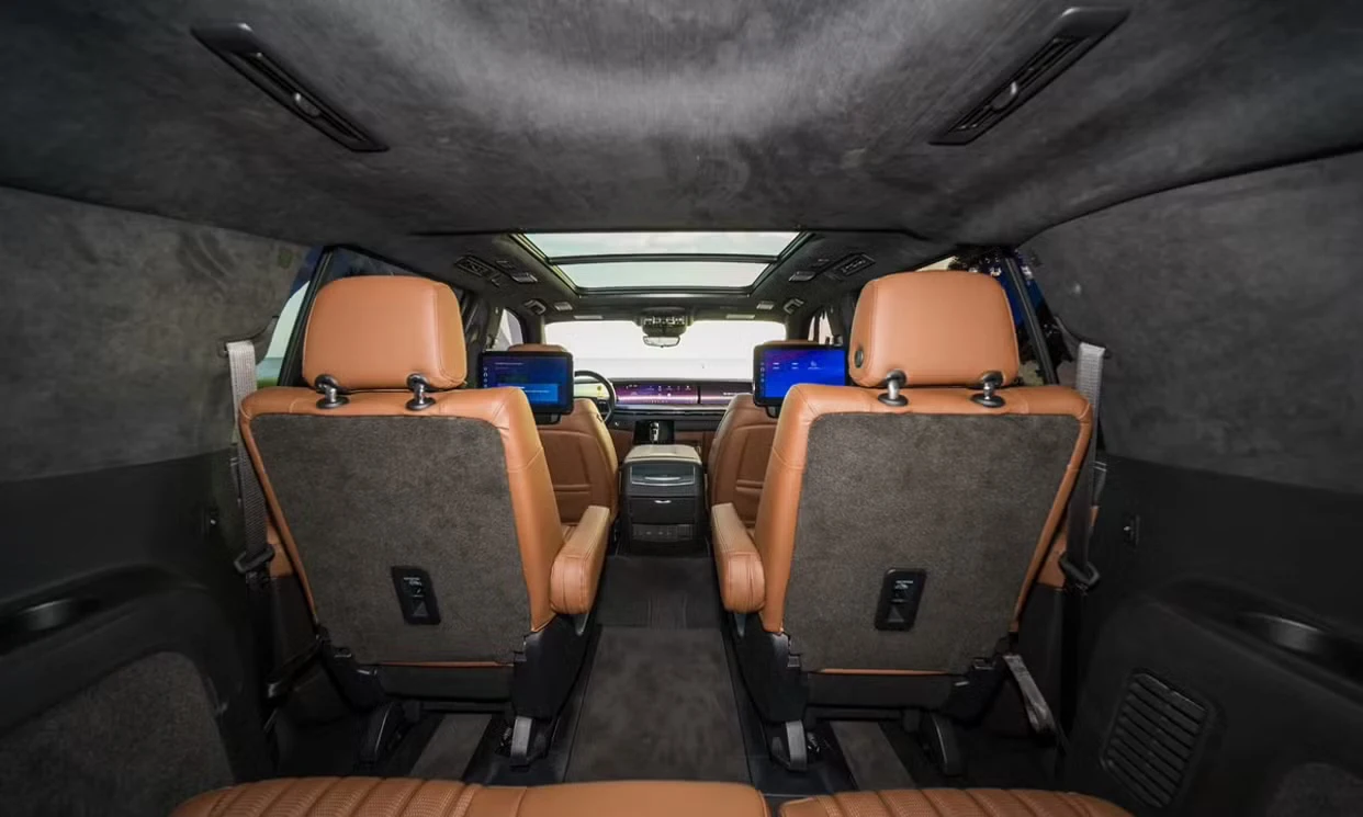Cadillac Escalade ESV Sport Platinum 2025 — vehicle gallery, photo 9
