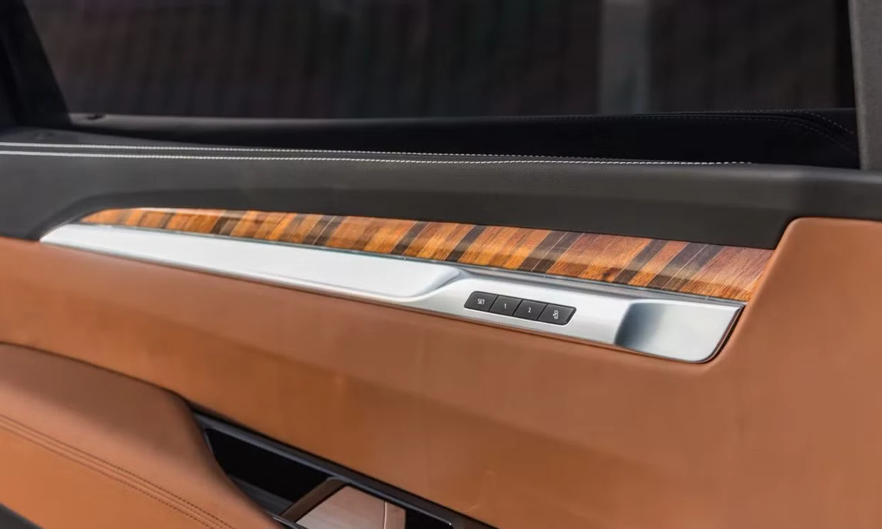 Cadillac Escalade ESV Sport Platinum 2025 — vehicle gallery, photo 15