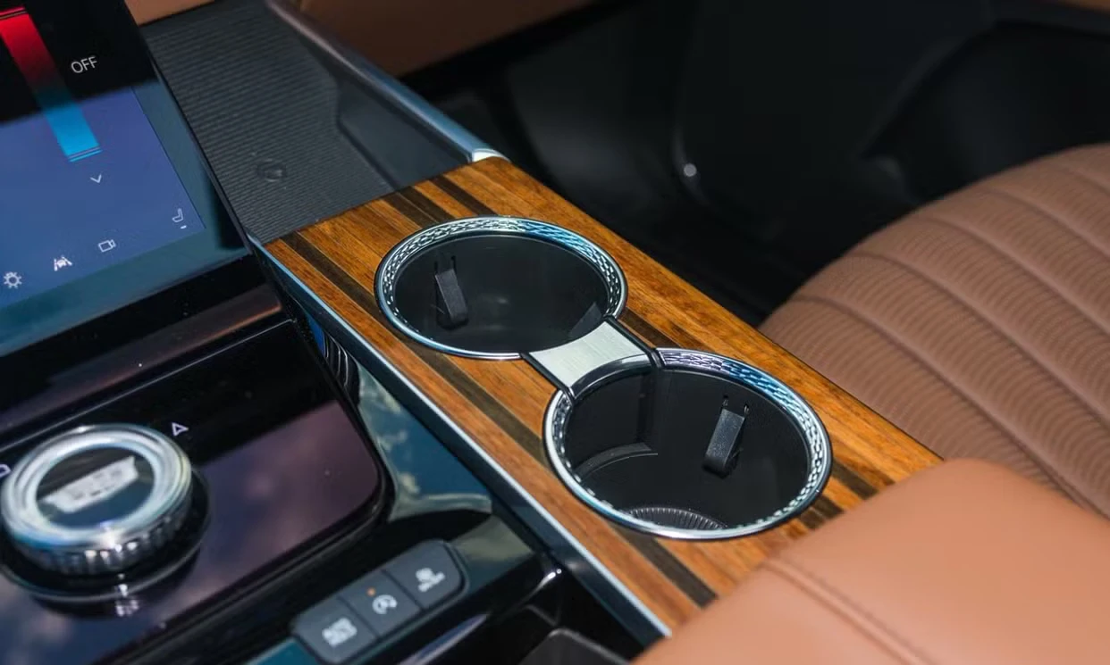 Cadillac Escalade ESV Sport Platinum 2025 — vehicle gallery, photo 17