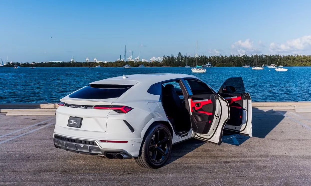 Lamborghini Urus 2020 — vehicle gallery, photo 9
