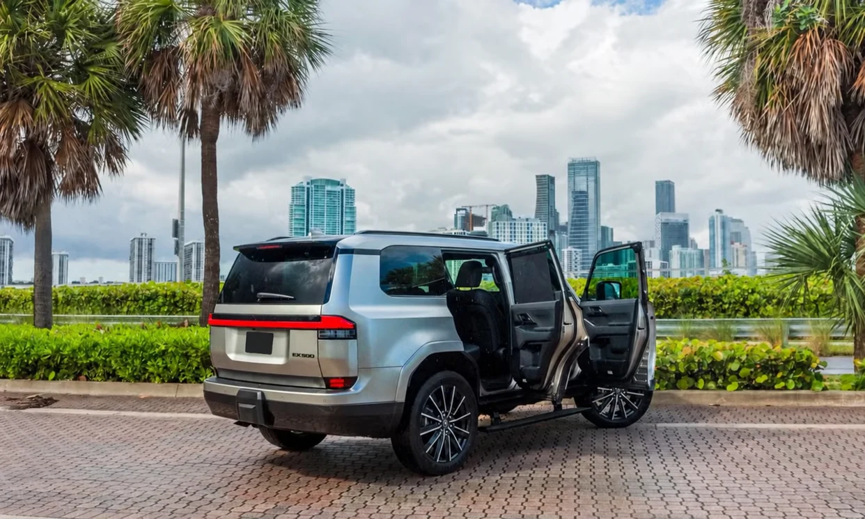 Lexus GX 550 Luxury+ 2025 — vehicle gallery, photo 5