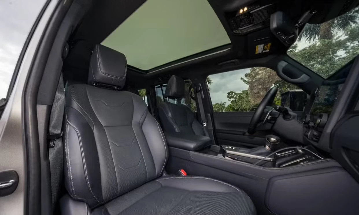 Lexus GX 550 Luxury+ 2025 — vehicle gallery, photo 16