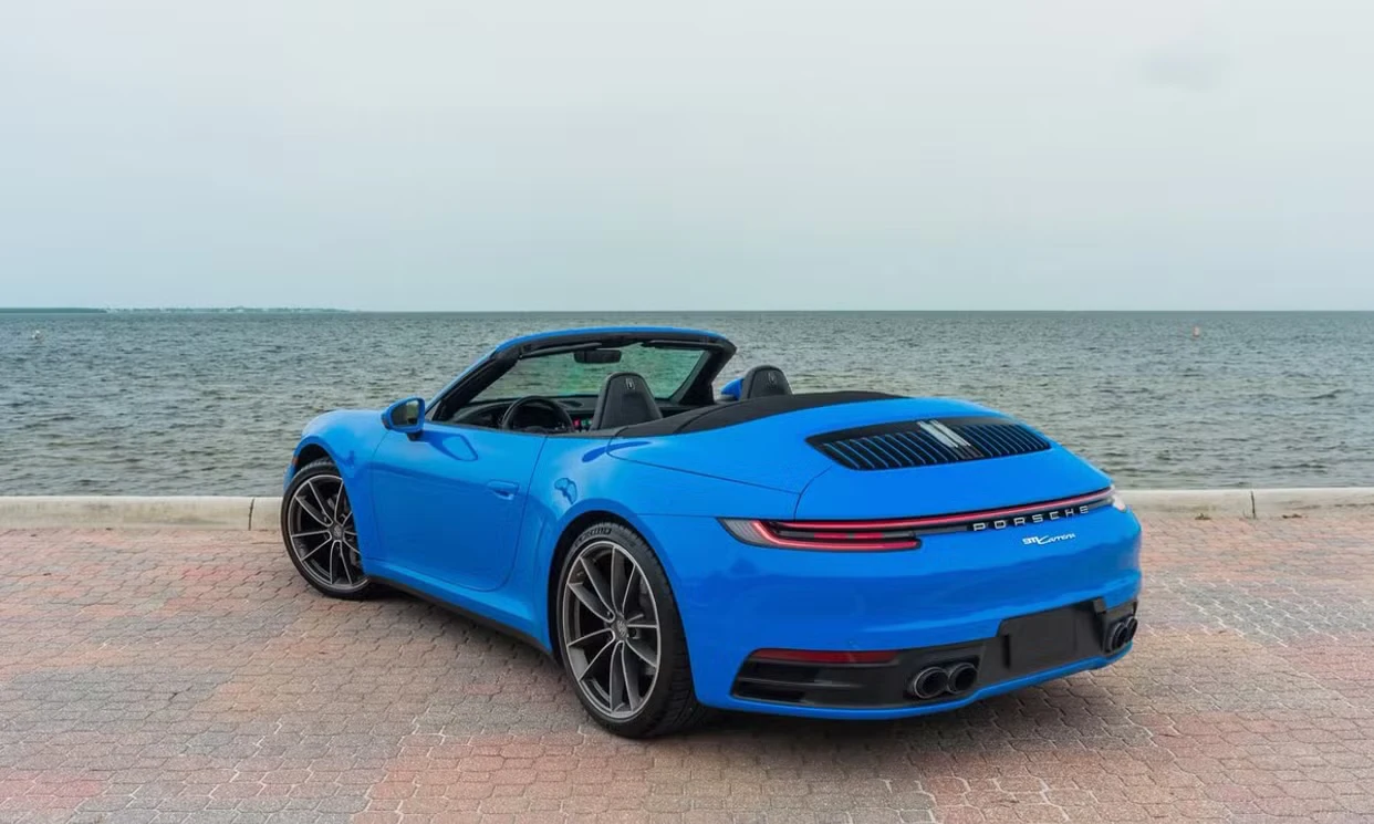 Porsche 911 Carrera 2022 — vehicle gallery, photo 2
