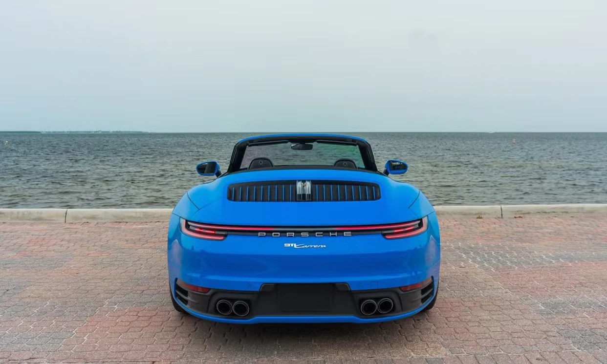 Porsche 911 Carrera 2022 — vehicle gallery, photo 4