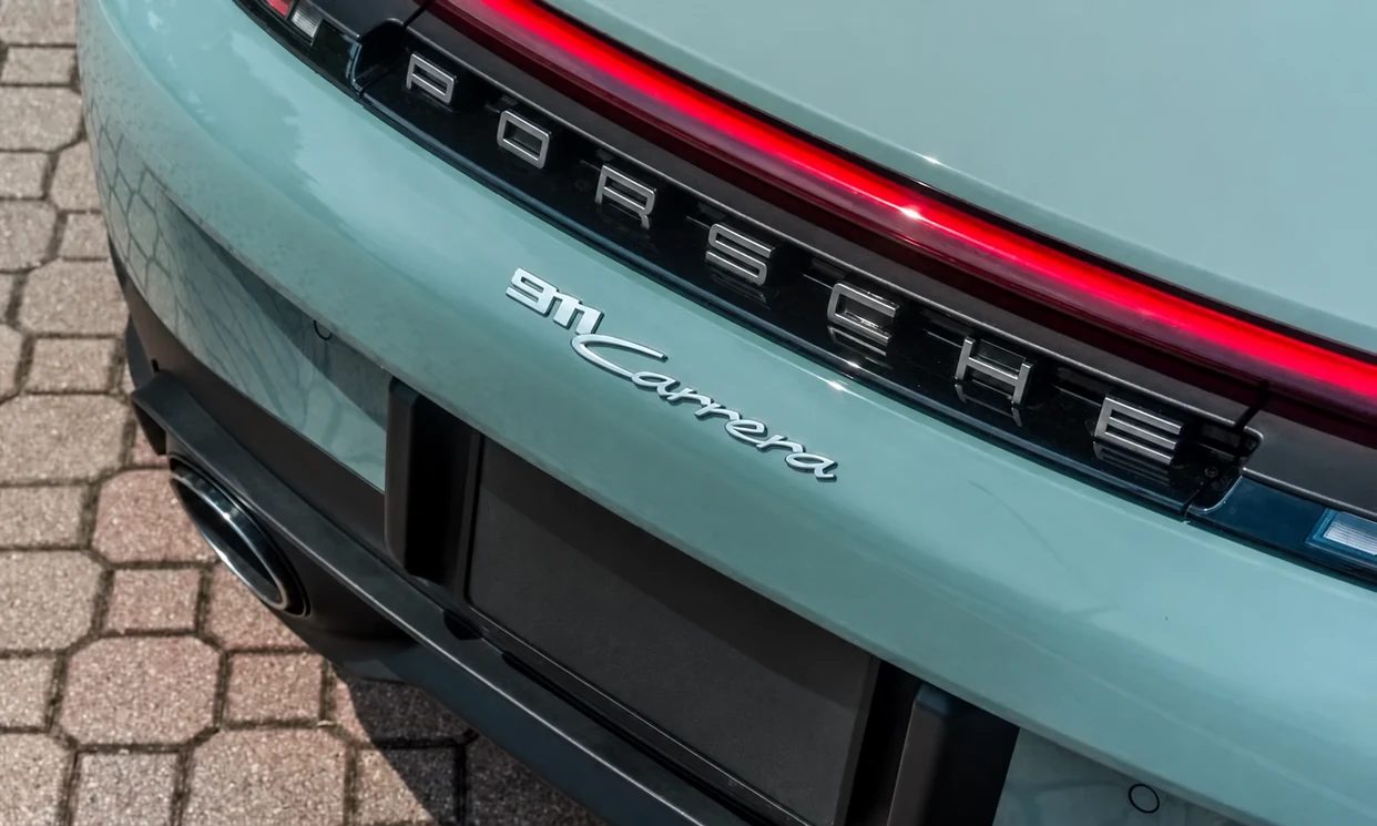 Porsche 911 Carrera 2025 — vehicle gallery, photo 7