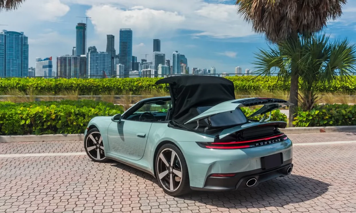 Porsche 911 Carrera 2025 — vehicle gallery, photo 9