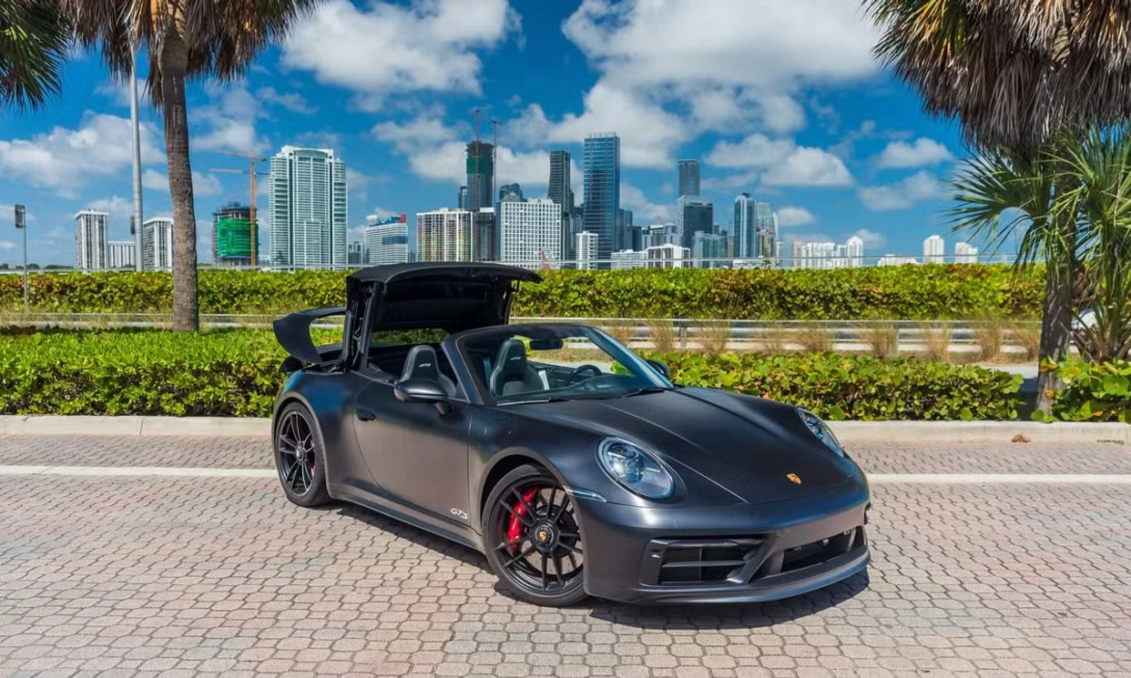 Porsche 911 Carrera 4 GTS 2022 — vehicle gallery, photo 4