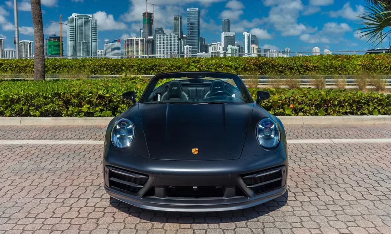 Porsche 911 Carrera 4 GTS 2022 — vehicle gallery, photo 8