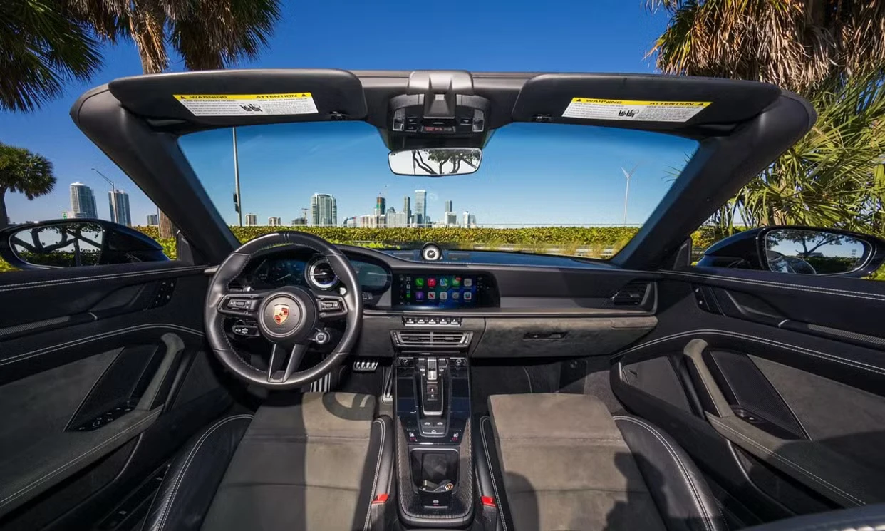 Porsche 911 Carrera 4 GTS 2022 — vehicle gallery, photo 17