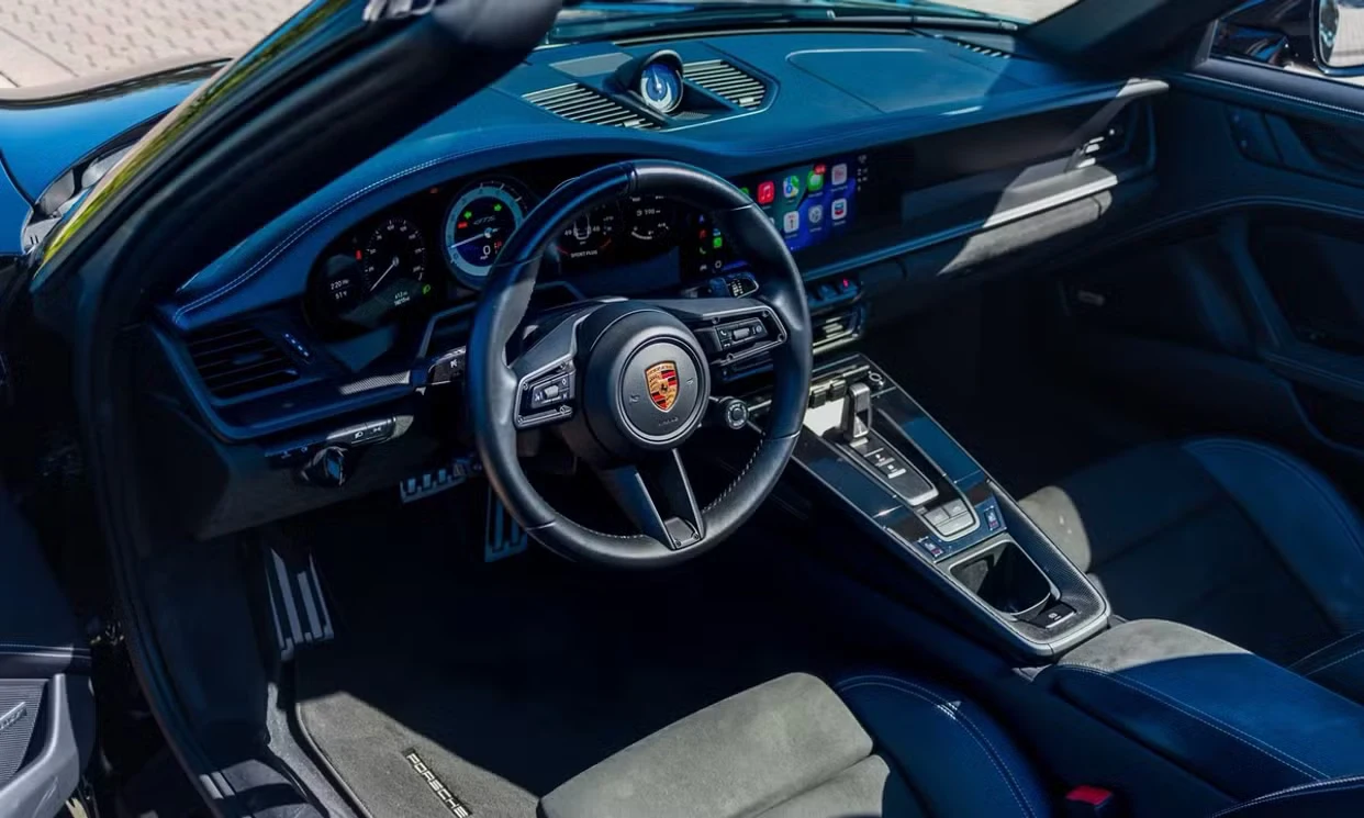 Porsche 911 Carrera 4 GTS 2022 — vehicle gallery, photo 18