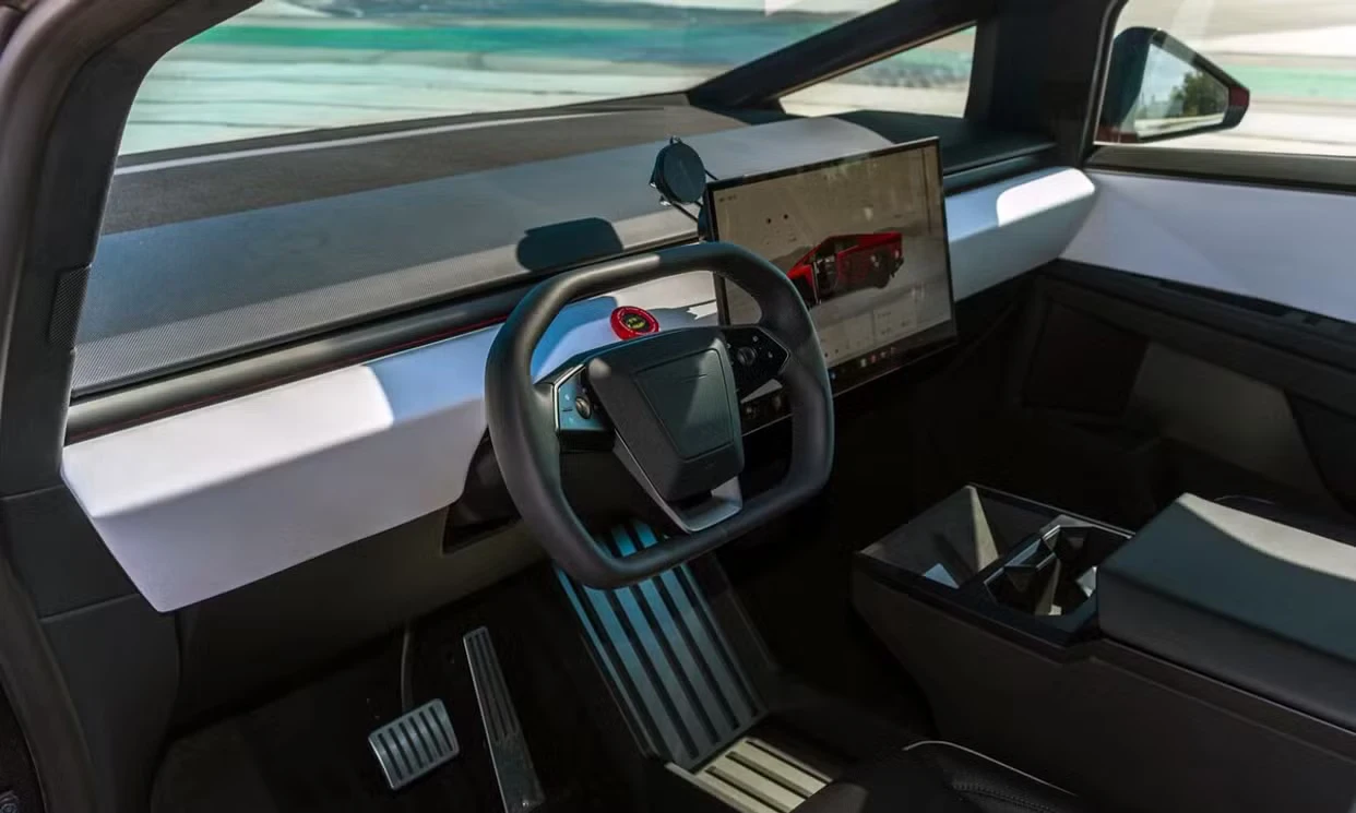 Tesla Cybertruck 2024 — vehicle gallery, photo 6