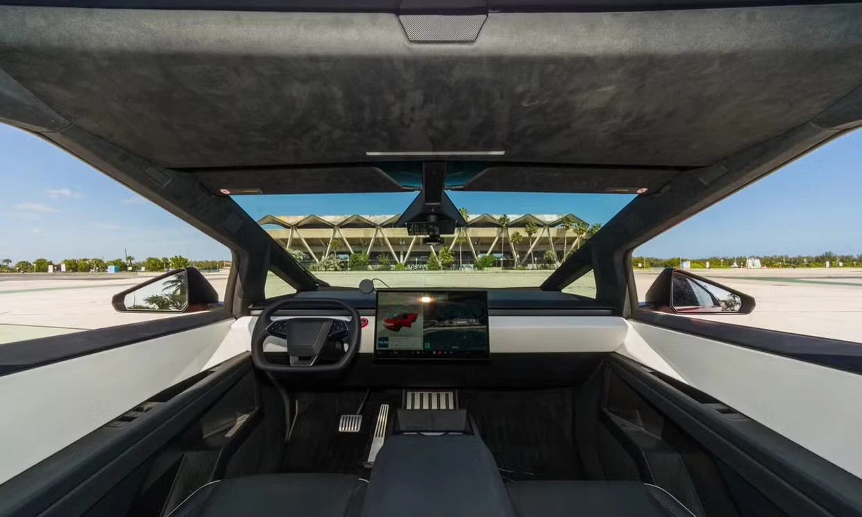 Tesla Cybertruck 2024 — vehicle gallery, photo 9