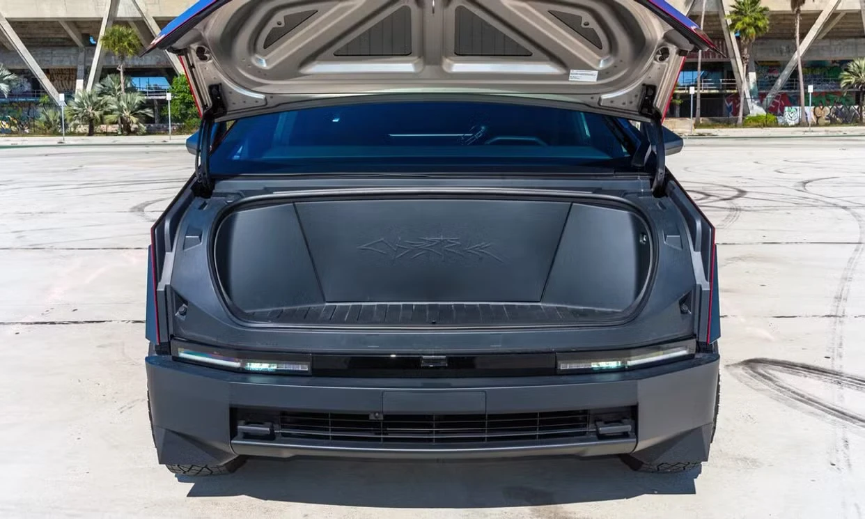 Tesla Cybertruck 2024 — vehicle gallery, photo 10