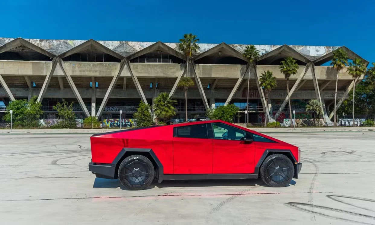 Tesla Cybertruck 2024 — vehicle gallery, photo 13